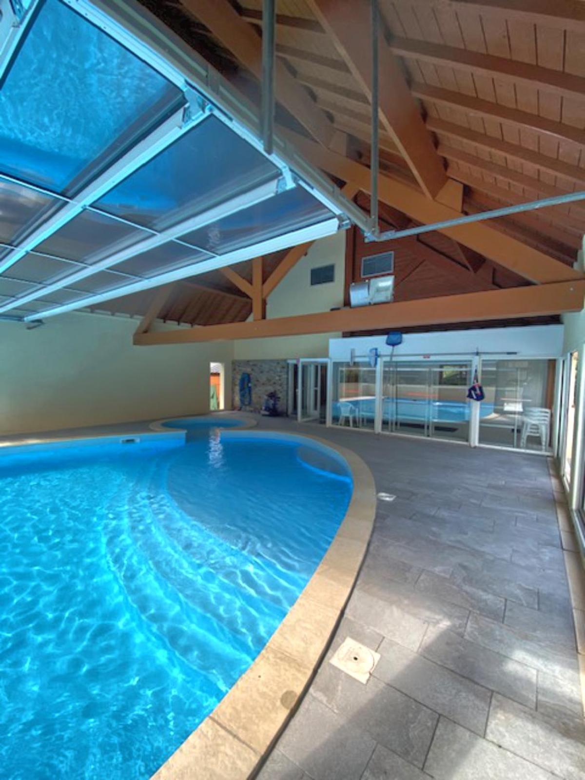 A 208 Pics D'Aran Apartment Bagneres-de-Luchon ภายนอก รูปภาพ